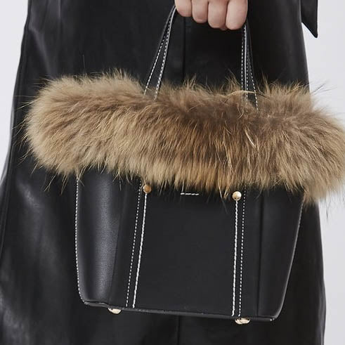 Beige quilted faux fur shopper bag
